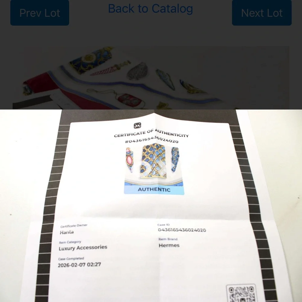 Authentic Hermès Silk Scarf in Red, Blue and Gold Floral Frame with COA. - Picture 4 of 10